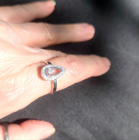 White Topaz & sterling silver water drop ring - Picture 4 of 12